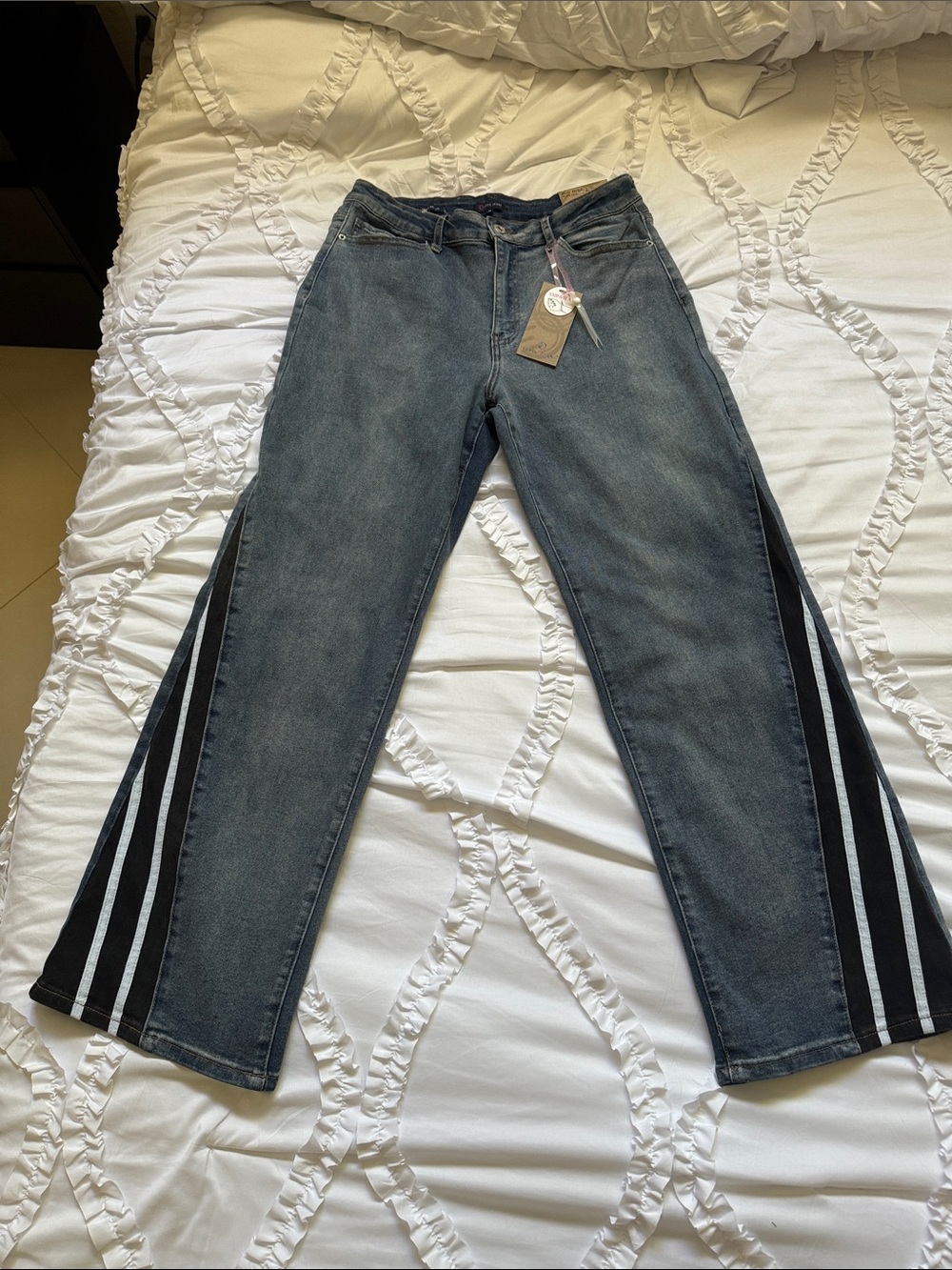 Wide-Leg Blue Wash Jeans with Side Stripe Detail
